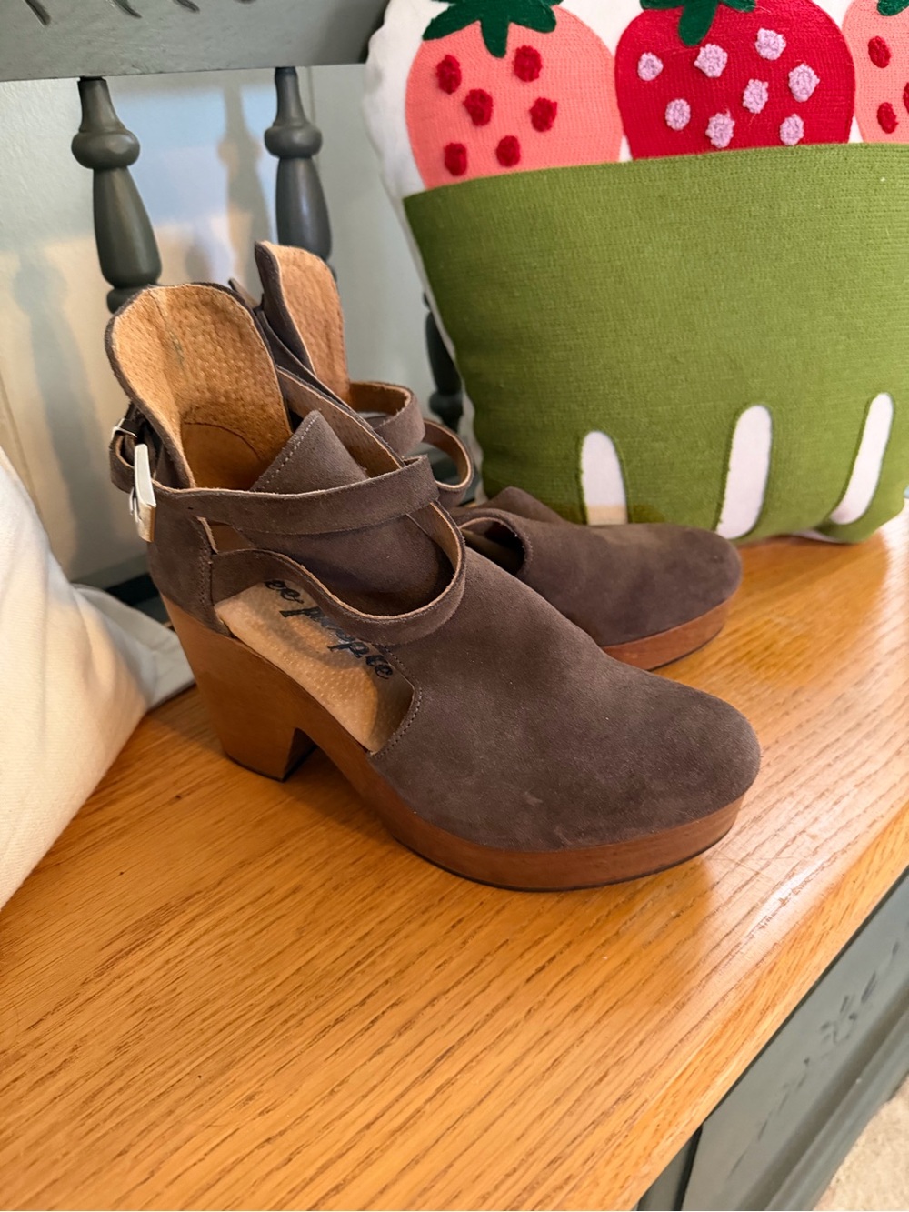 Women's Free People Cedar Clogs - EU 36 - Picture 3 of 11